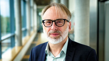 Porträtfoto Oliver Schröm