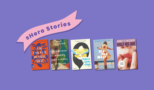 Grafik mit Lila Hintergrund, drei Covers von Büchern mit starken weiblichen Protagonisten und einem Schild mit der Schrift "sHero Stories"