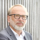 Porträtfoto Oliver Schröm