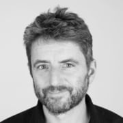 Porträtfoto Charlie English