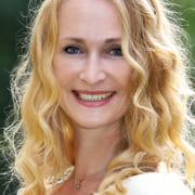 Porträtfoto Eva Fellner