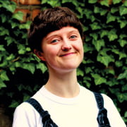 Porträtfoto Lily Lindon