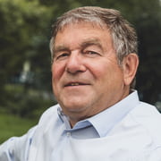 Porträtfoto Manfred Flügge