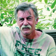 Porträtfoto Rolf Uesseler
