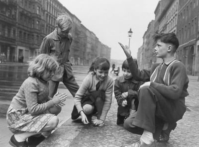 Kinder auf der Oderberger Straße