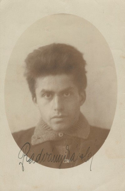  Schwarz-weiss Foto von Rodi als junger Mann, ovaler ildausschnitt und Unterschrift