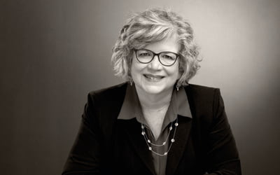 Porträtfoto Dee Ernst