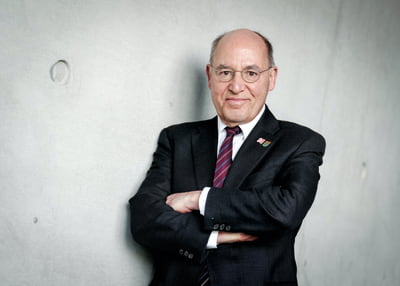Porträtfoto Gregor Gysi
