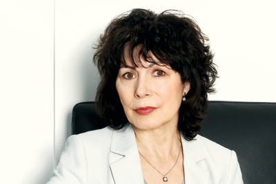 Porträtfoto Sabine Adler