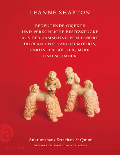 Bedeutende Objekte und persönliche Besitzstücke aus der Sammlung von Lenore Doolan und Harold Morris, darunter Bücher, Mode und Schmuck