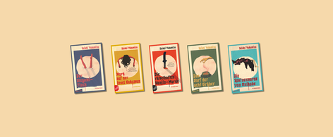 Fünf Buchcover von Seishi Yokomizo mit Titeln auf beigem Hintergrund: &#039;Der Inugami-Fluch&#039;, &#039;Mord auf der Insel Gokumon&#039;, &#039;Die rätselhaften Nonjin-Morde&#039;, &#039;Das Dorf der acht Gräber&#039;, &quot;Die Spatzenmorde von Onikobe&quot;