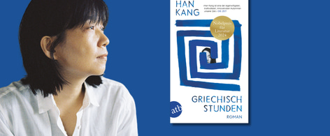 Banner mit blauem Hintergrund, Porträt von Han Kang und Cover vom Taschenbuch Griechischstunden