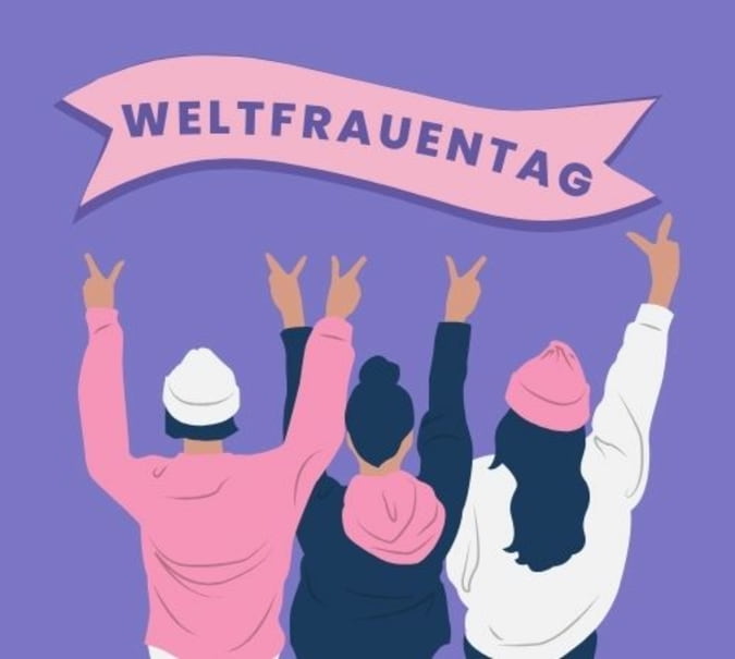 Grafik mit lila Hintergrund, einer illustration mit drei Frauen von hinten mit hochgehobenen Armen. Oben ein Schil mit dem Text "Weltfrauentag"